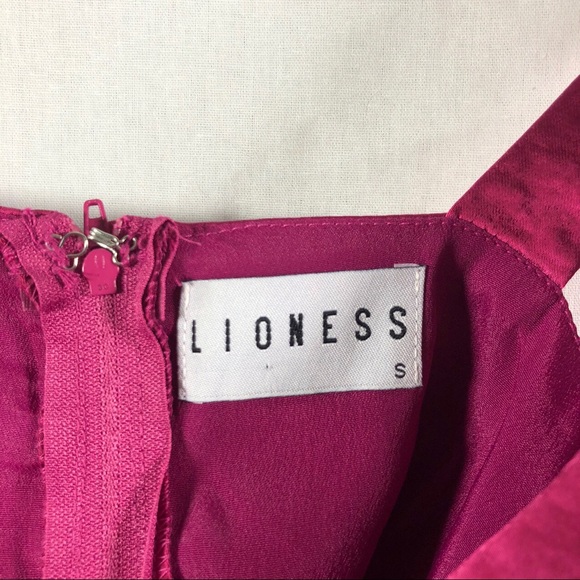 Berry Pink Lioness Tank Top - Picture 4 of 4